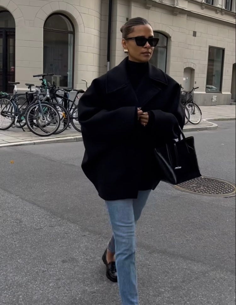 Short Oversized Wool-Blend Coat – Boxy Button-Front Winter Coat
