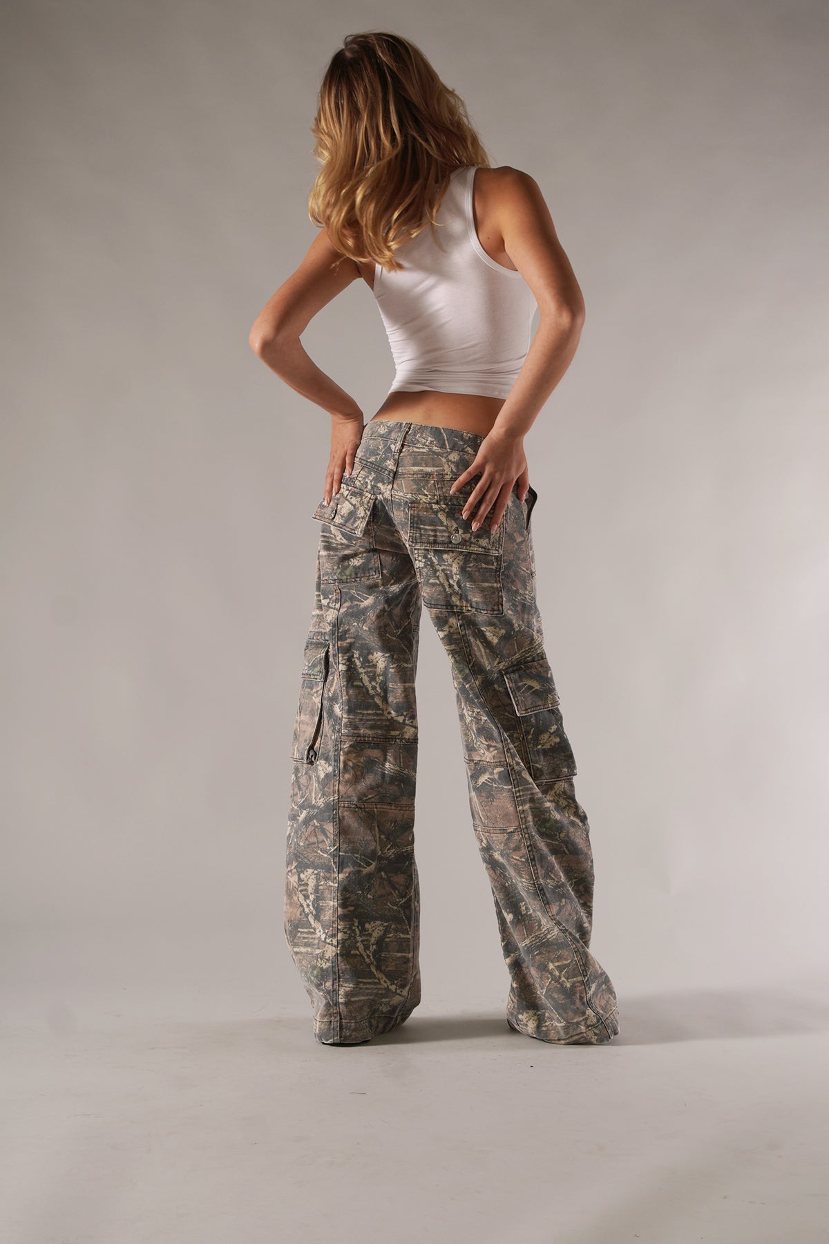Camo Wide-Leg Cargo Pants – Low-Rise Baggy Streetwear Trousers