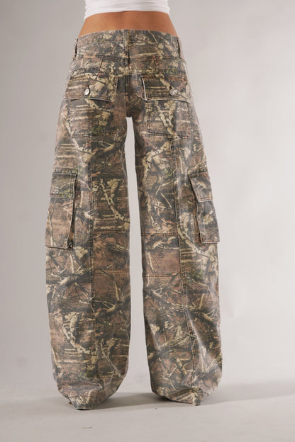 Camo Wide-Leg Cargo Pants – Low-Rise Baggy Streetwear Trousers