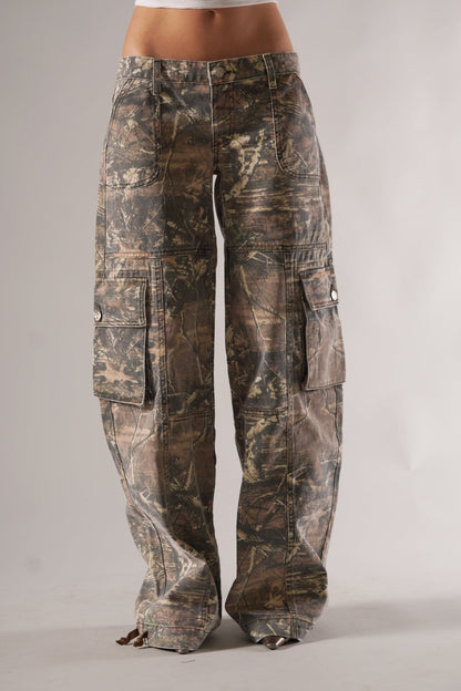 Camo Wide-Leg Cargo Pants – Low-Rise Baggy Streetwear Trousers