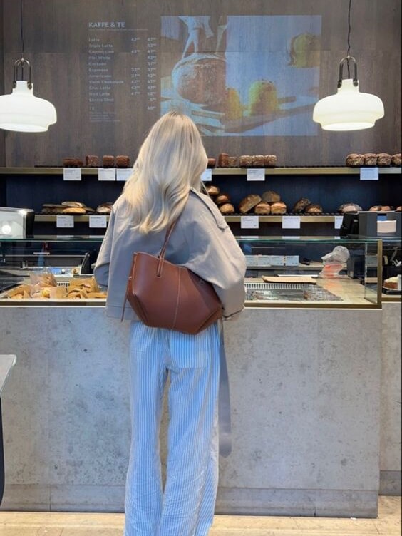 Large Leather Tote Bag – Spacious Structured Shoulder Bag