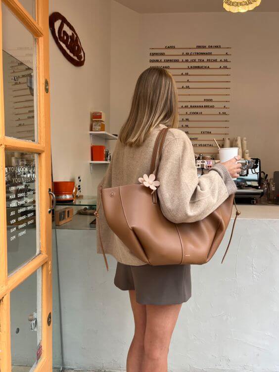 Large Leather Tote Bag – Spacious Structured Shoulder Bag
